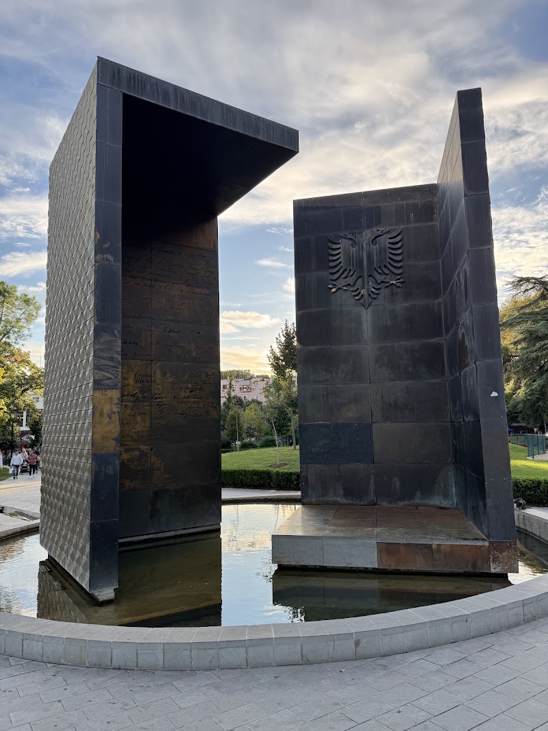 Photo 3 at Independence Memorial in Tiranë