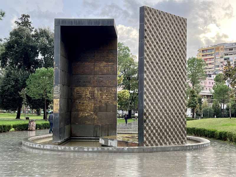 Independence Memorial in Tiranë