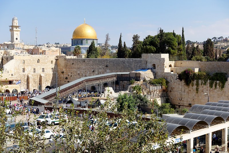 הקרן למורשת הכותל המערבי | סיורי סליחות | סיורים לקבוצות | טיולים בירושלים | סיורי חנוכיות | בר מצווה | בת מצווה | חלאקה in Jerusalem