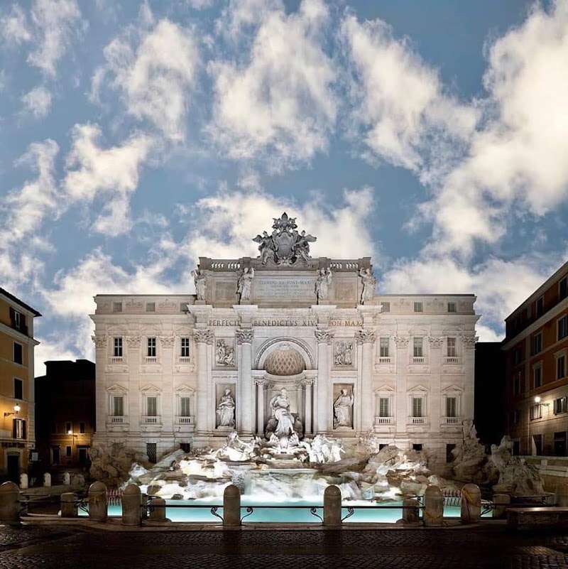 Photo 5 at Trevi Fountain in Roma