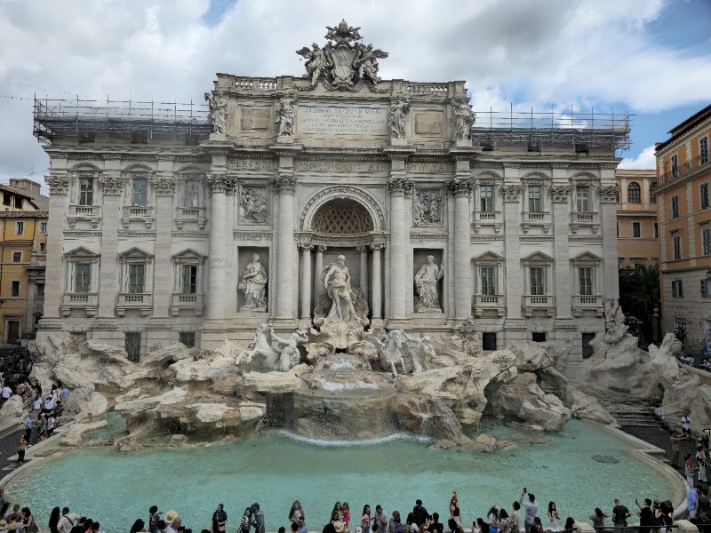 Trevi Fountain in Roma