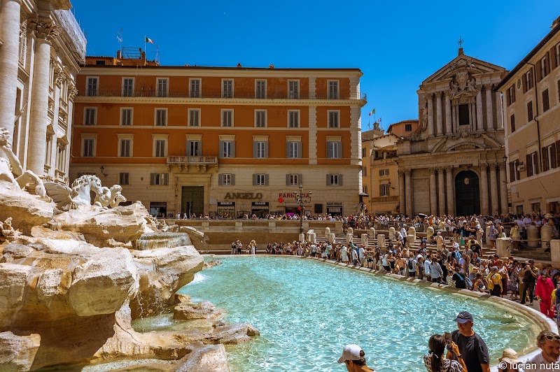 Photo 1 at Trevi Fountain in Roma