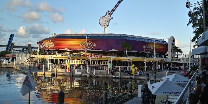 Bayside Marketplace in Miami