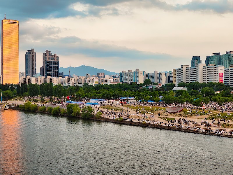 Photo 6 at Yeouido Hangang Park in Yeouidong-ro