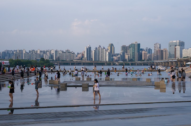 Photo 1 at Yeouido Hangang Park in Yeouidong-ro