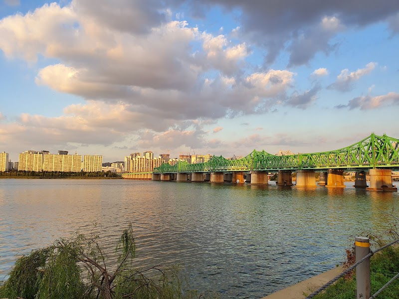 Photo 3 at Yeouido Hangang Park in Yeouidong-ro