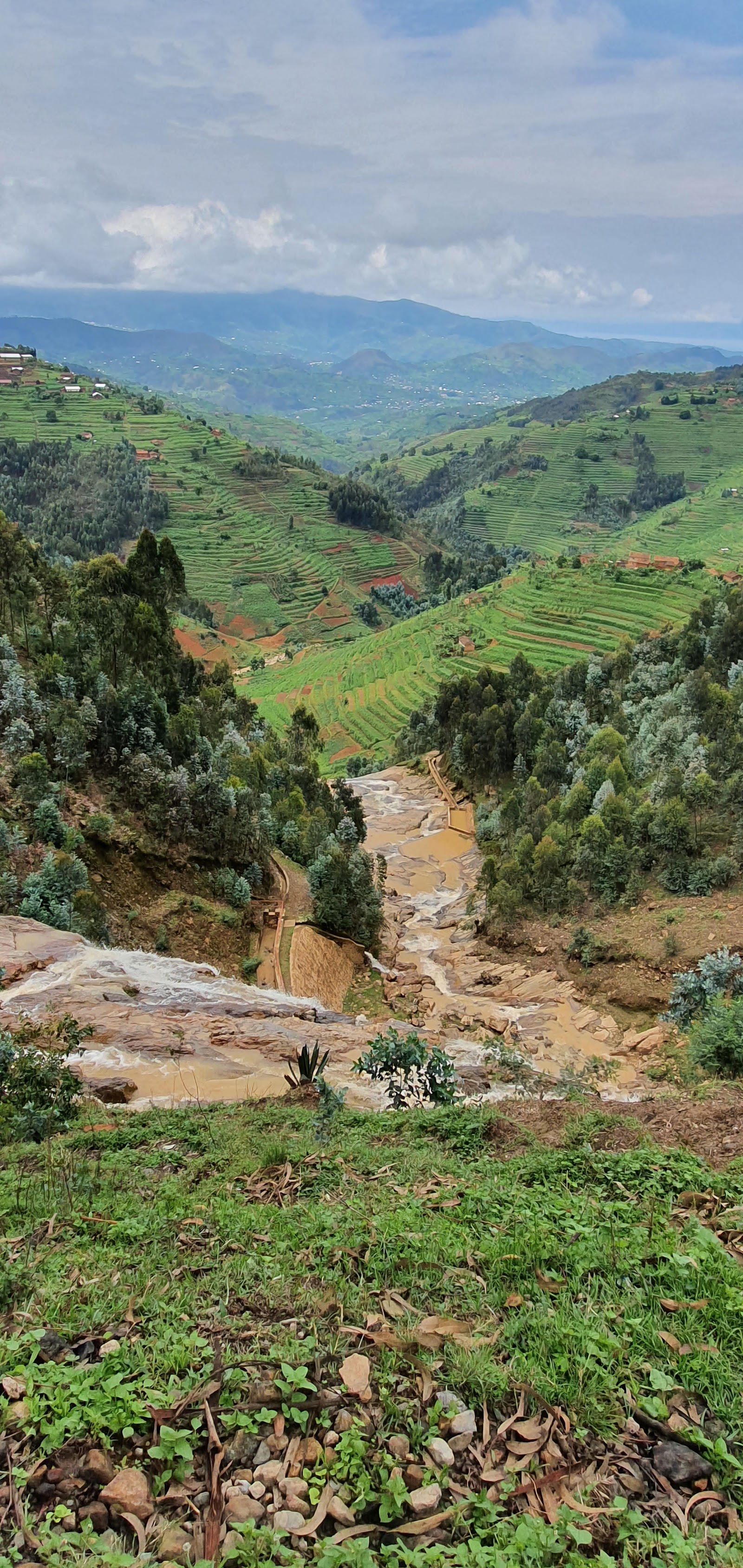 Les Chutes de Ndaba in 