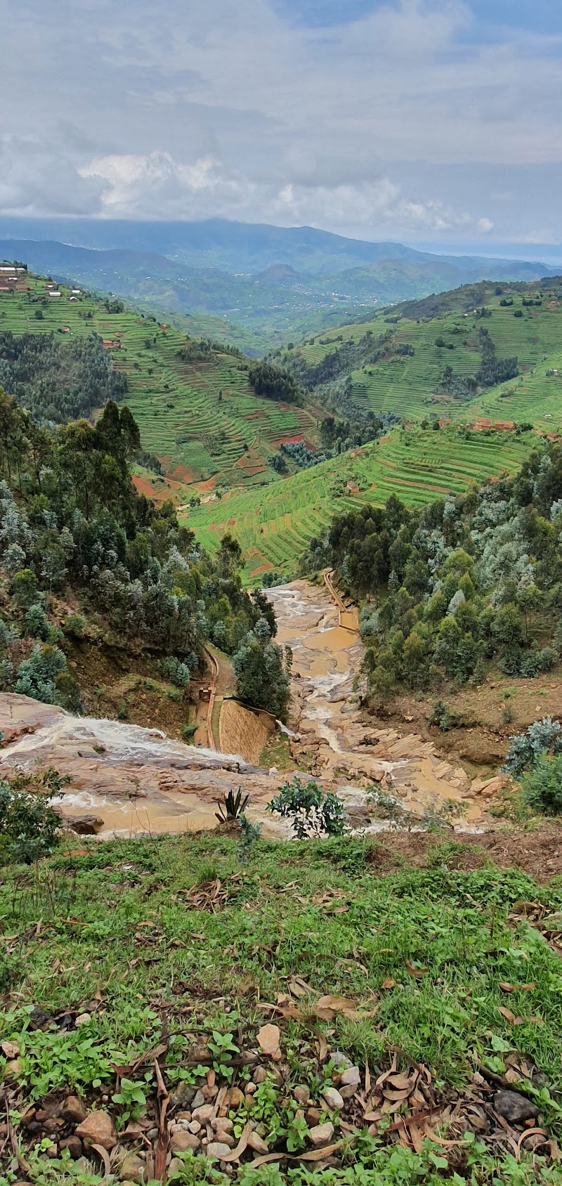 Les Chutes de Ndaba in 