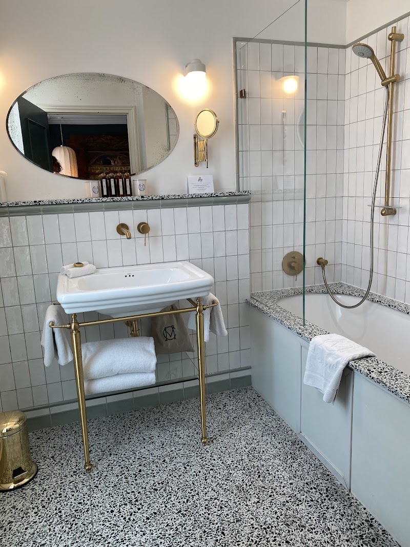 Photo 3 at Hôtel Monte Cristo in Paris