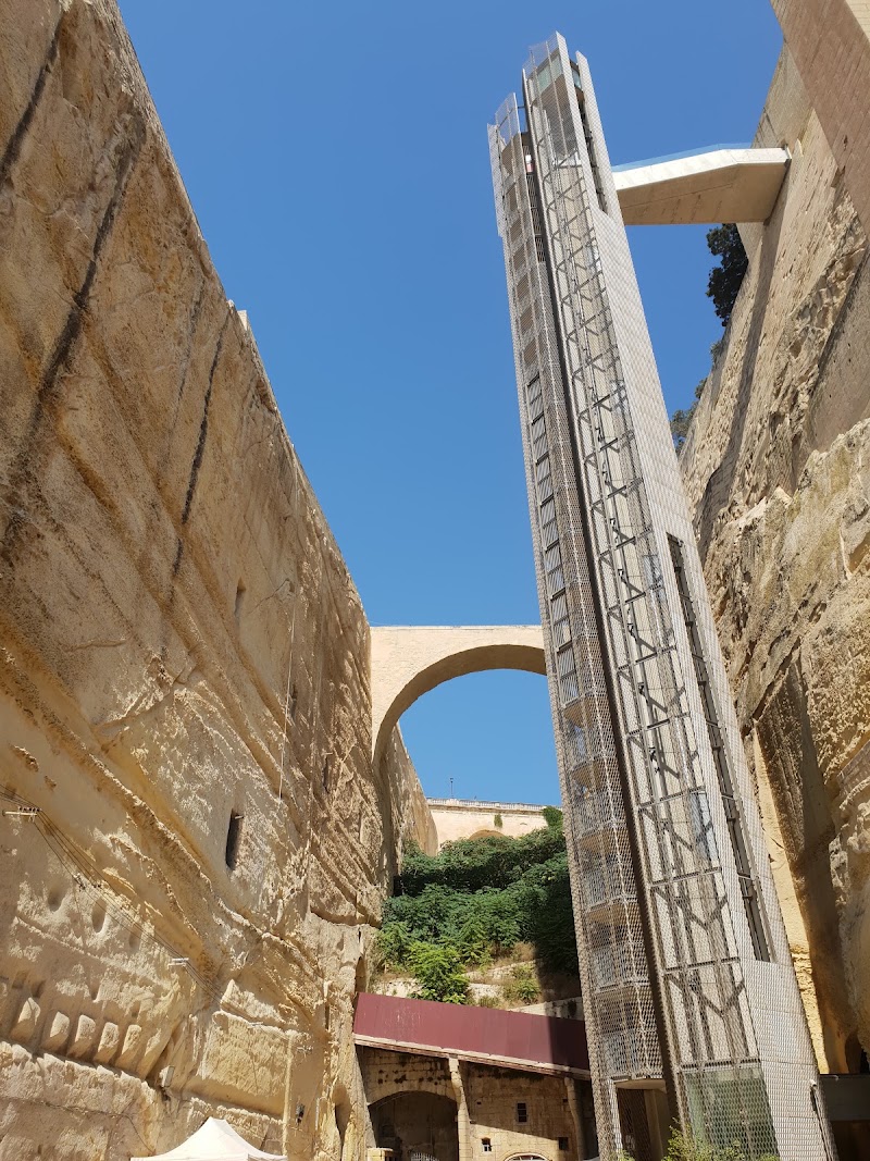 Photo 6 at Upper Barrakka in Il-Belt Valletta