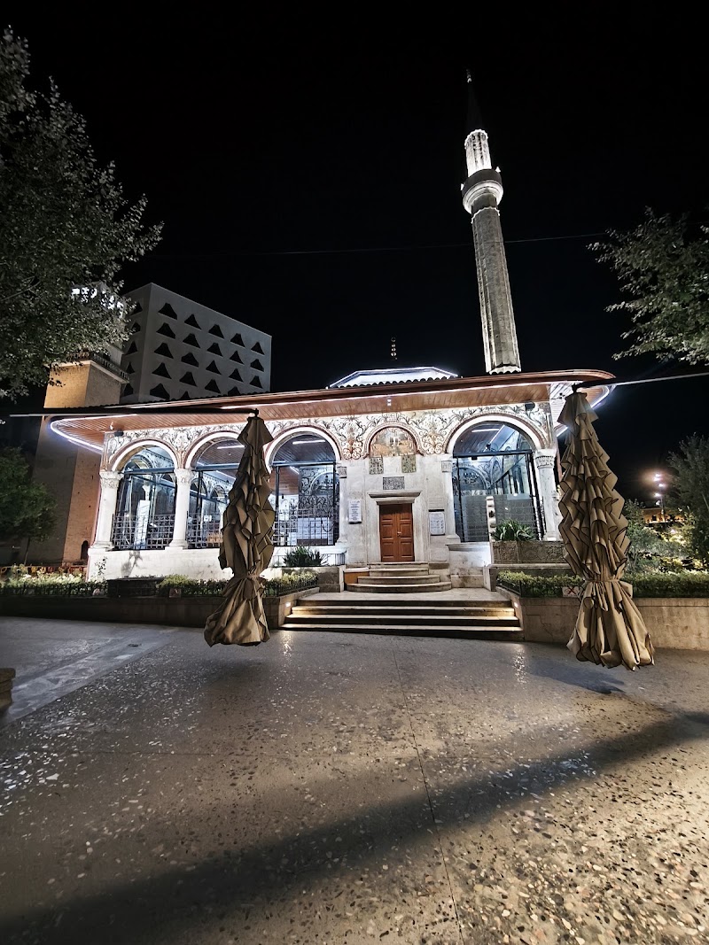 Photo 5 at Palace of Culture in Tiranë