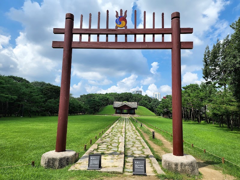 Seolleung and Jeongneung Royal Tombs in Seolleung-ro 100-gil