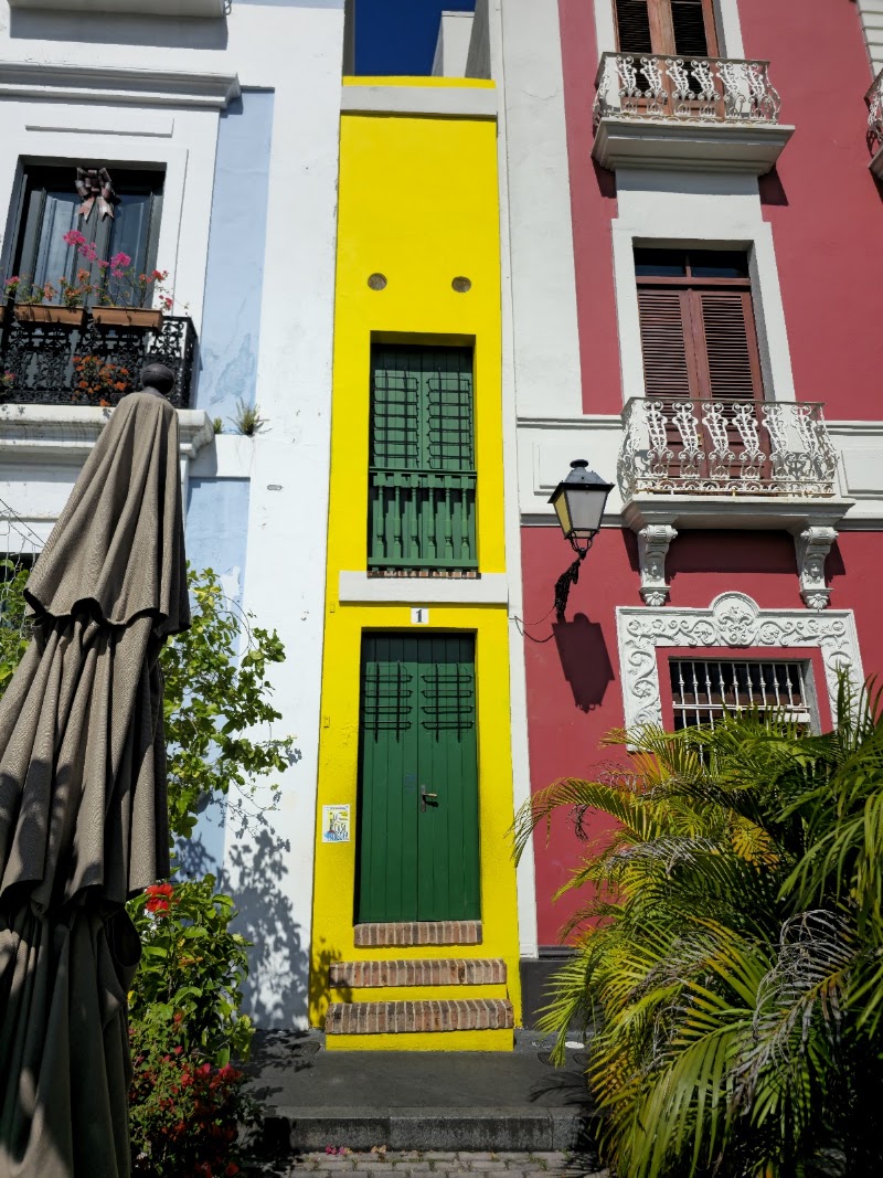Tiny house La Casa Estrecha in San Juan