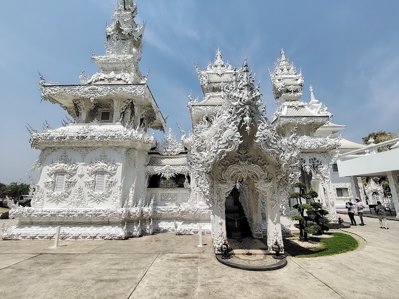 Photo 5 at Wat Rong Khun in Pa O Don Chai