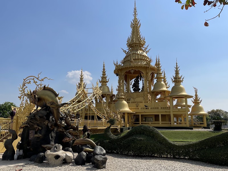 Photo 3 at Wat Rong Khun in Pa O Don Chai