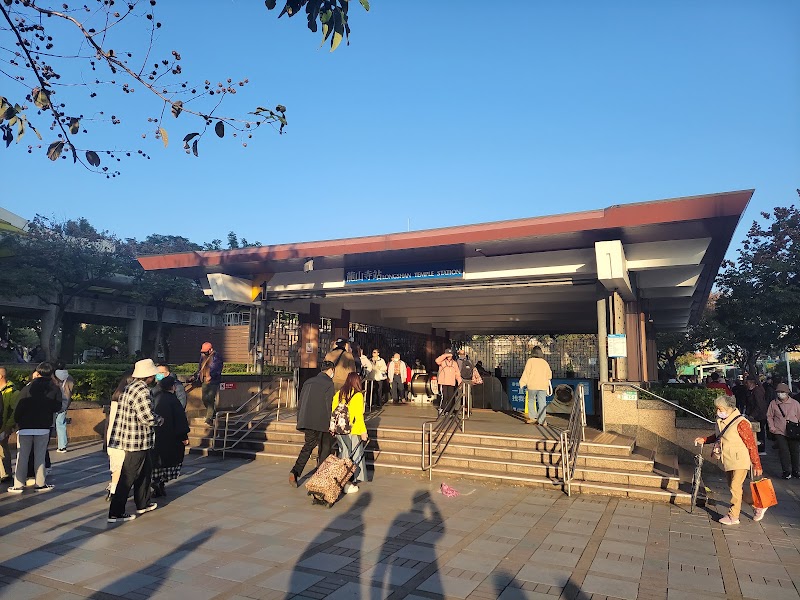 Photo 3 at Taipei Food Tour / Taipei's Origin & Longshan Temple - Walking Tour Meeting Point - TourMeAway in 富民里