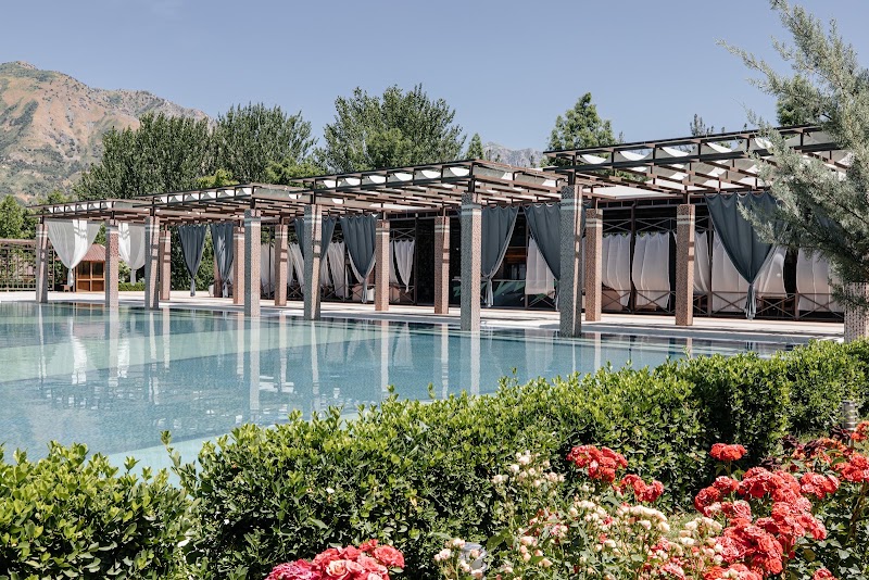 Charos Family Resort in Yusufhona