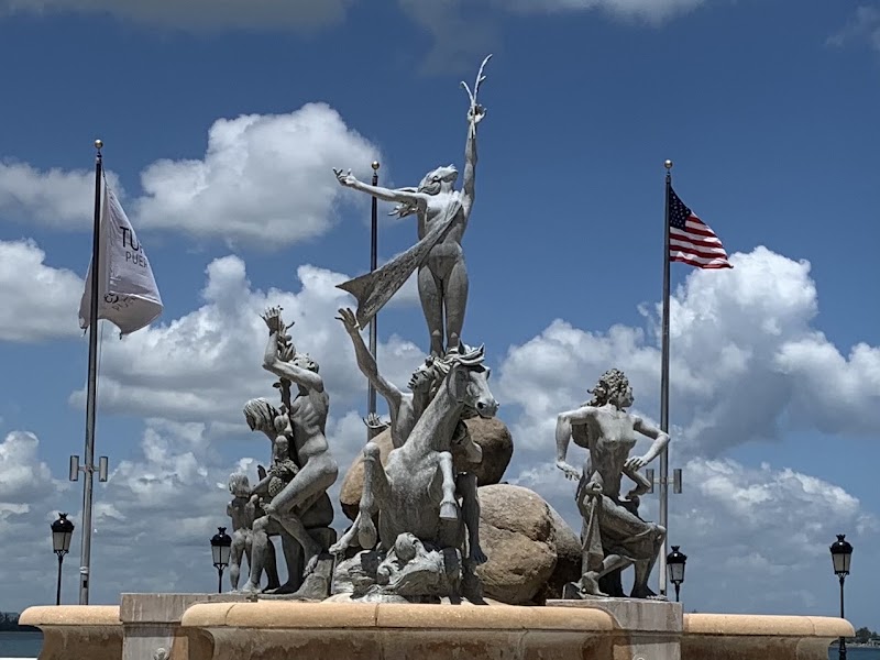 Fuente Raíces in San Juan