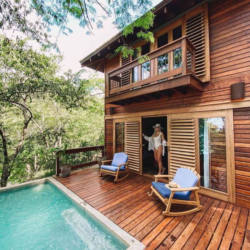 Aqua Oceanfront Resort & Residences in Tola