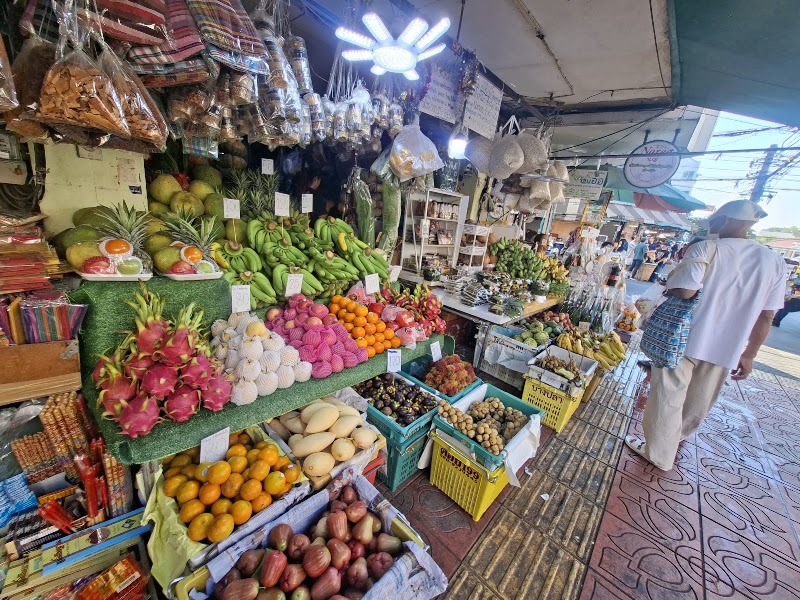 Photo 2 at Pak Khlong Talat in Khwaeng Wang Burapha Phirom