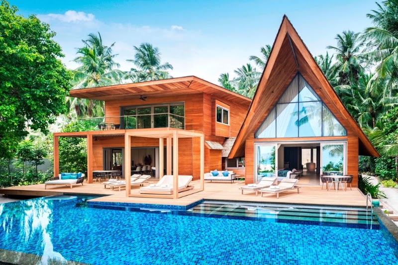 The St. Regis Maldives Vommuli Resort in 