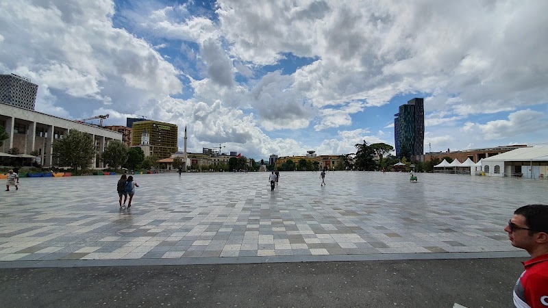 Photo 5 at Skanderbeg Square in Tiranë