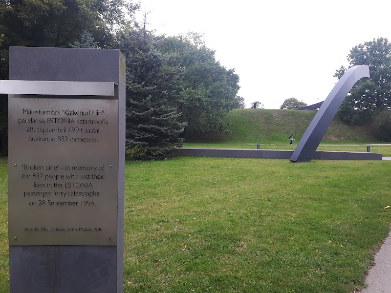 Photo 5 at "The Broken Line" monument in Tallinn