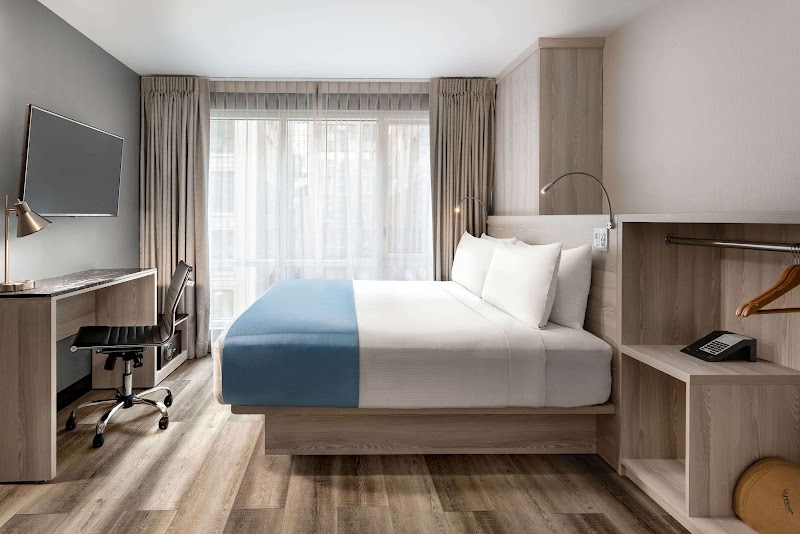 Photo 3 at Wingate by Wyndham New York Midtown South/5th Ave in New York