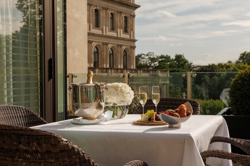 Four Seasons Hotel London at Park Lane in London