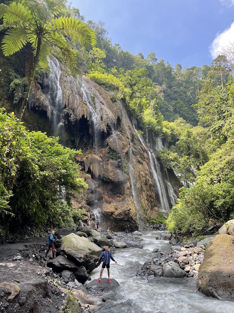 Photo 4 at Tumpak Sewu Waterfall in Kecamatan Pronojiwo