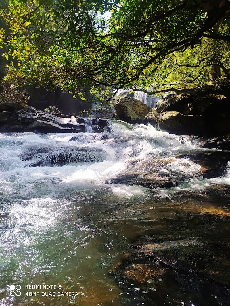 Photo 4 at Sera Ella Water Fall in Illukkumbura