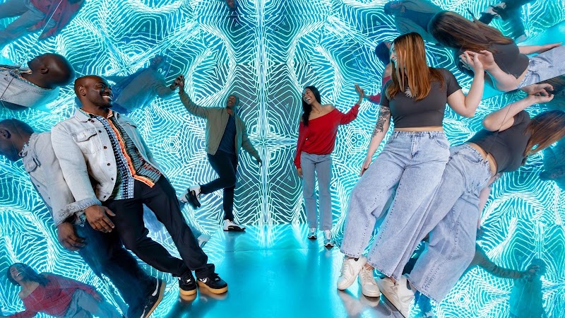 Museum of Illusions Chicago in Chicago