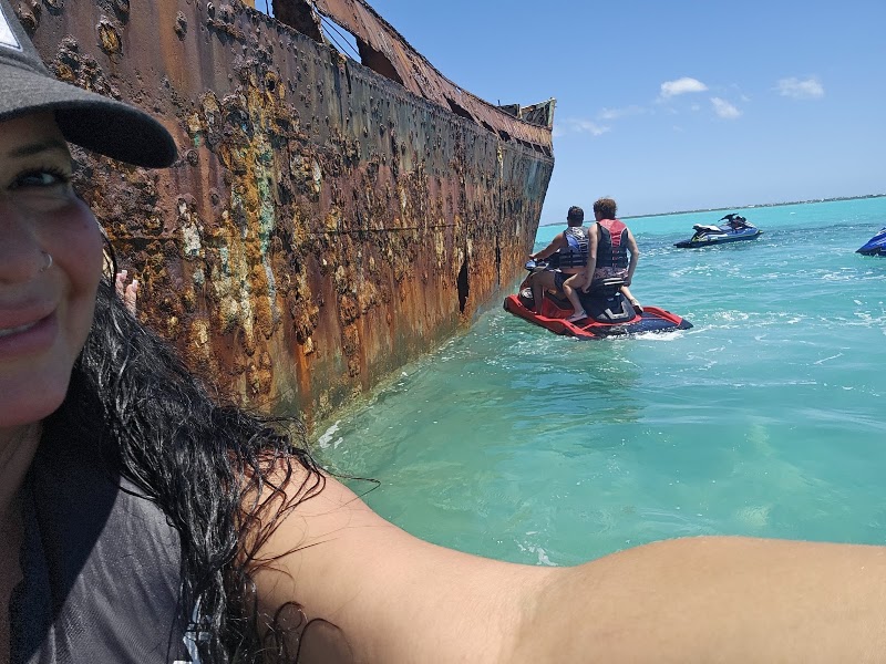Photo 4 at La Famille Express Shipwreck in 