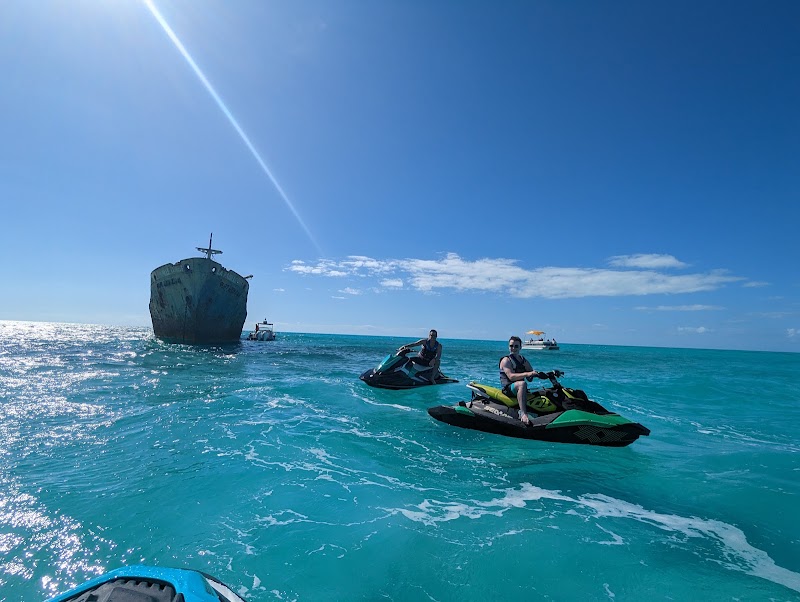 Photo 6 at La Famille Express Shipwreck in 