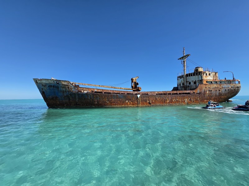 La Famille Express Shipwreck in 