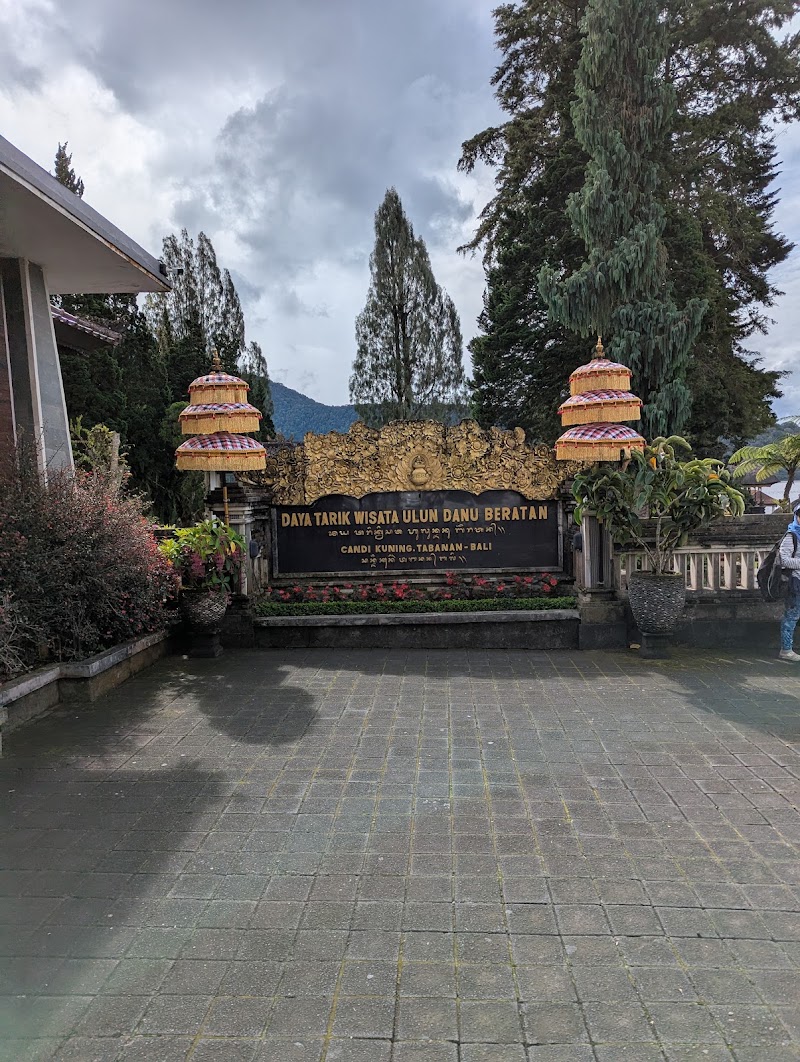 Photo 4 at Ulun Danu Beratan Temple in Baturiti