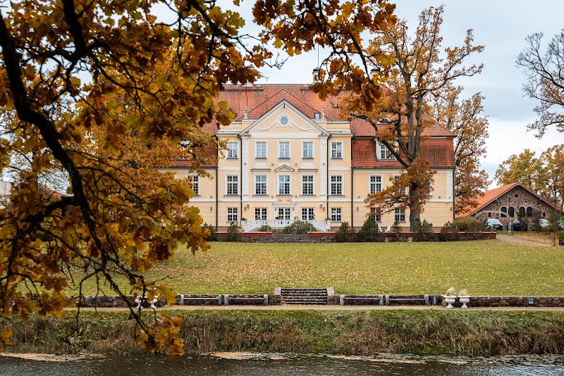 Mālpils muiža in Mālpils