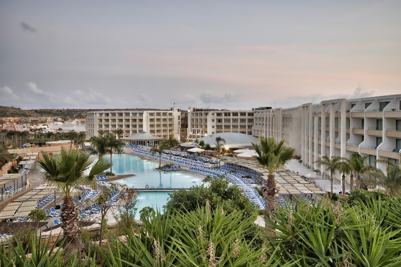 db Seabank Resort + Spa in Il-Mellieħa
