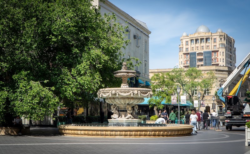 Photo 6 at Fountains Square in Bakı