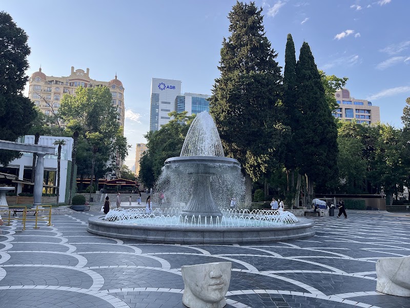 Photo 3 at Fountains Square in Bakı