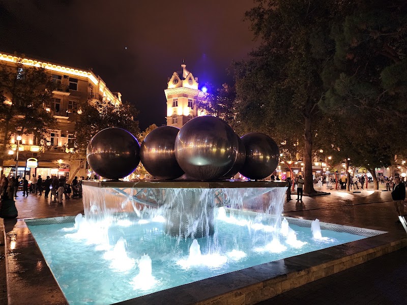 Photo 5 at Fountains Square in Bakı