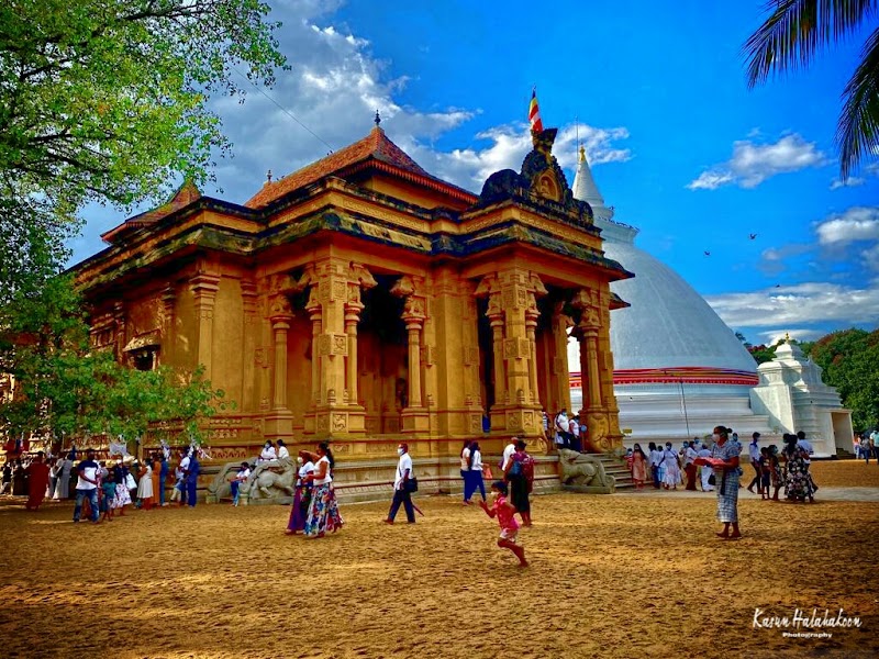 Kelaniya Raja Maha Viharaya in Peliyagoda