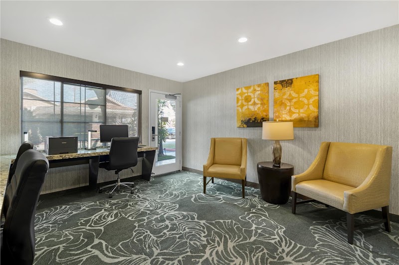 Photo 5 at Best Western Plus Carriage Inn in Los Angeles