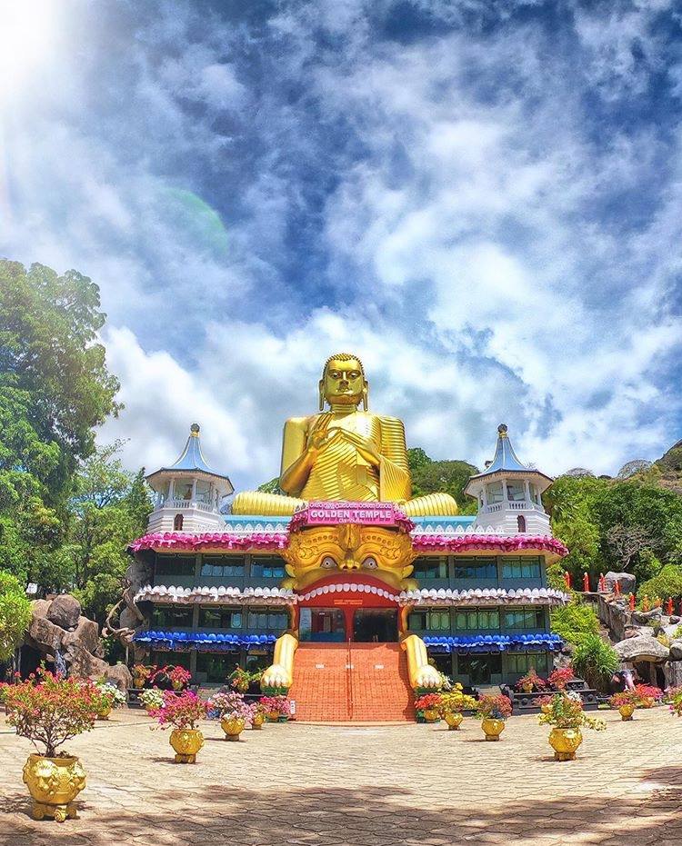 Dambulla Cave Temple in Dambulla