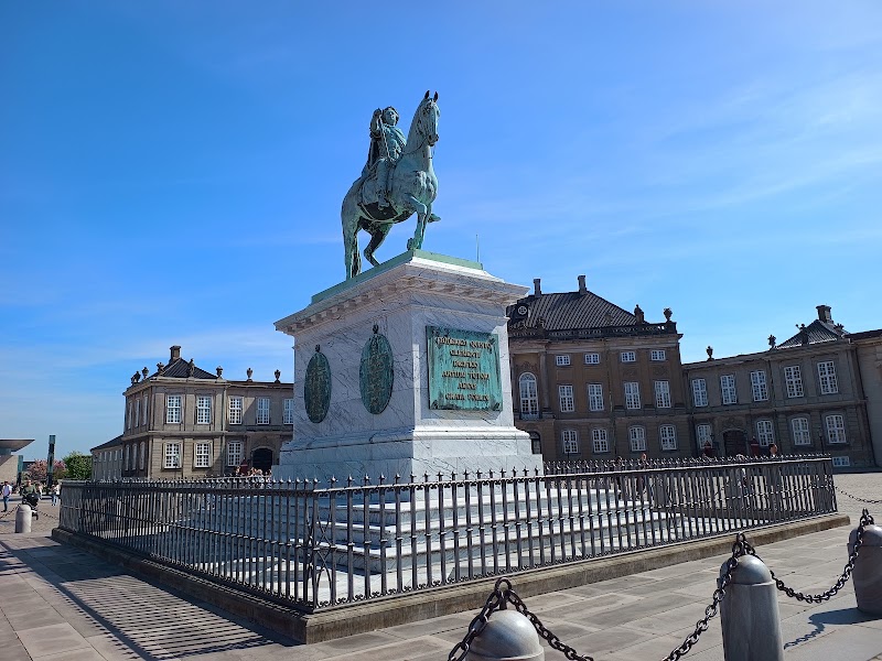 Photo 3 at The equestrian statue in København