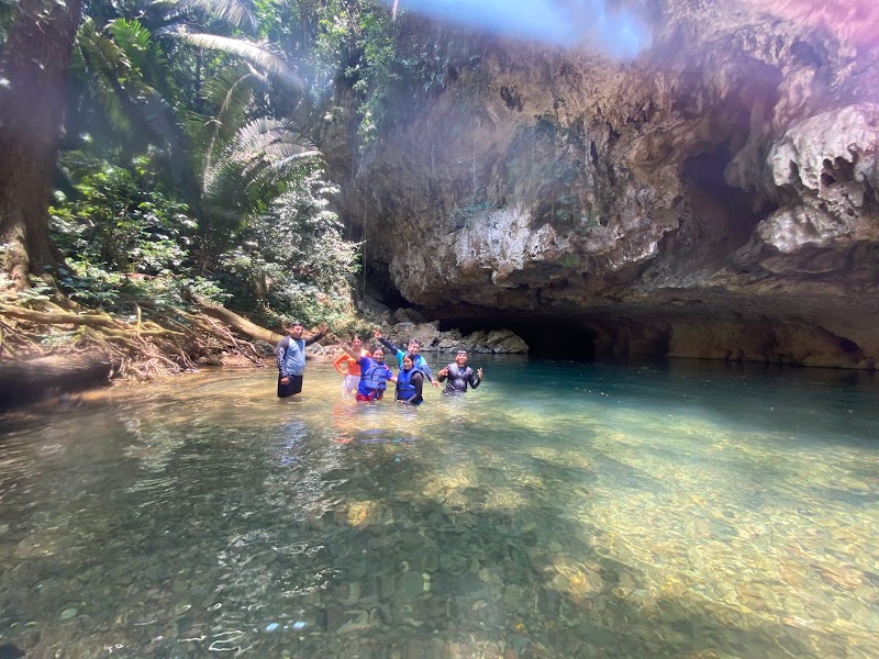Photo 1 at Cave Tubing, Cave Kayaking & Jungle Zipline (Nohoch Che'en Caves Branch Archaeological Reserve) in Belize City