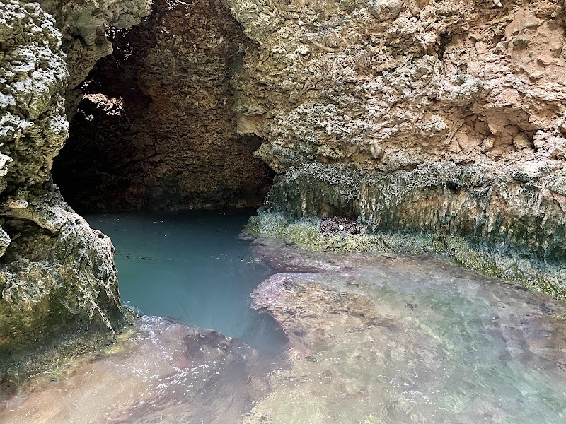 Tomasito Cave in Westpunt