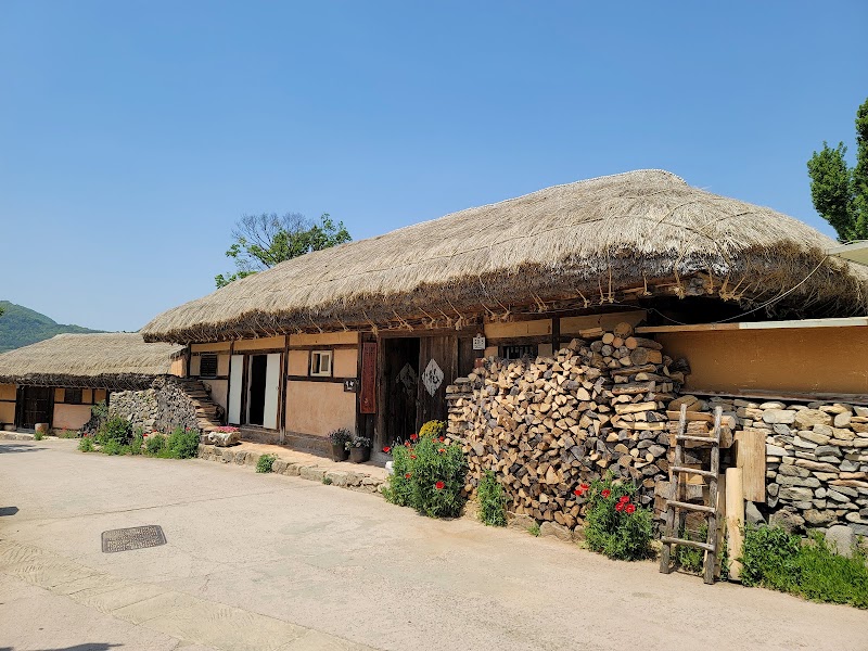 Photo 5 at Oeam Folk Village in Asan-si
