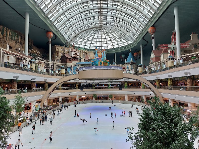 Photo 2 at Lotte World in Olympic-ro