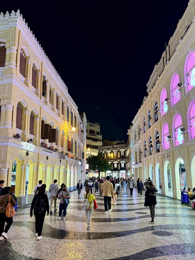 Photo 4 at Senado Square in 